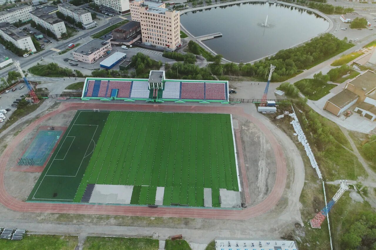 Стадион кировск. Стадион Горняк Кировск. Стадион Горняк Кировск Мурманская область. Стадион Горняк Коркино. Стадион Горняк Железногорск Курская область.