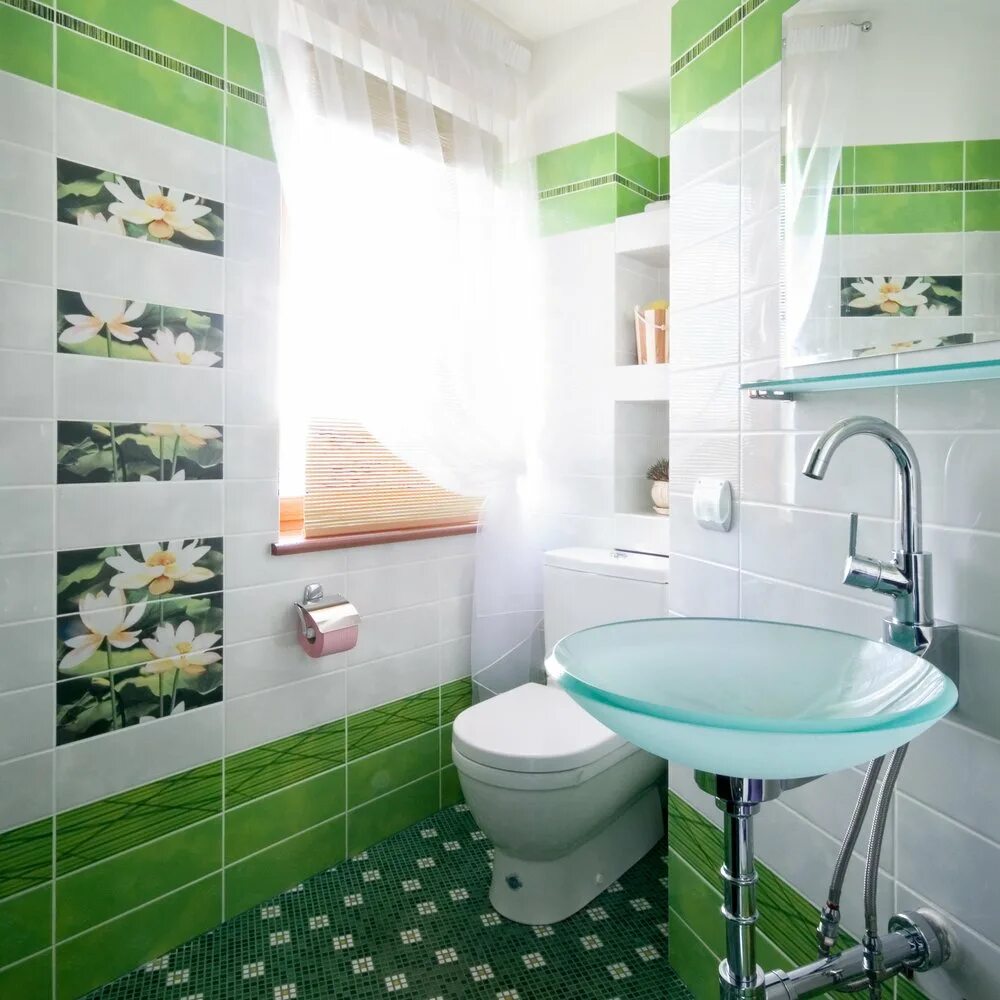 Дизайн ванны кафелем фото. Декор маленькой ванной комнаты. Плитка для маленькой ванной комнаты. Небольшие Ванные комнаты. Отделка небольшой ванной комнаты.