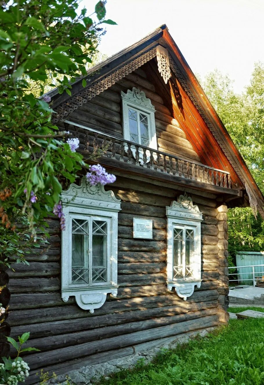 Старый деревянный дом. Деревенский ветхий домик. Аренда старого дома. Улучшаем старый дом. Старый дом.