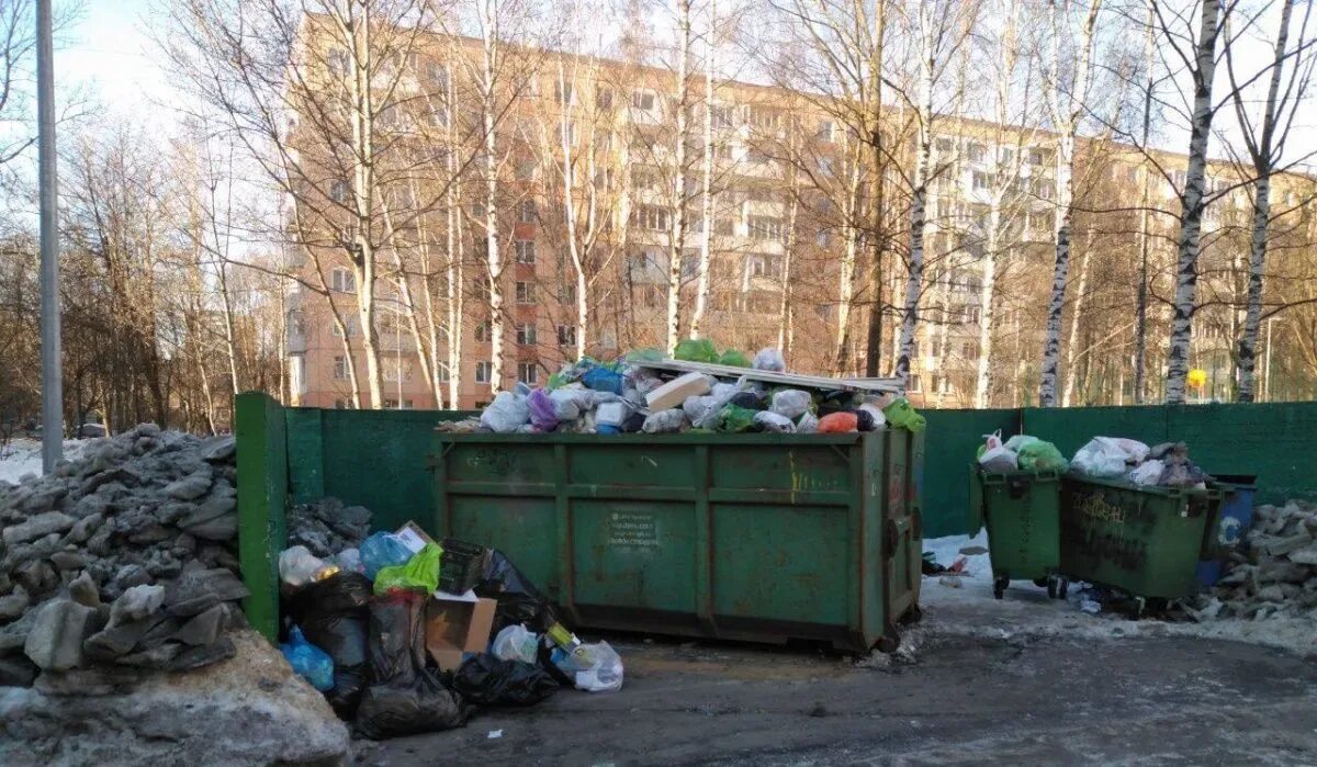 Тко ленинградская область. Мусор в России. Двор с мусором Санкт Петербург.