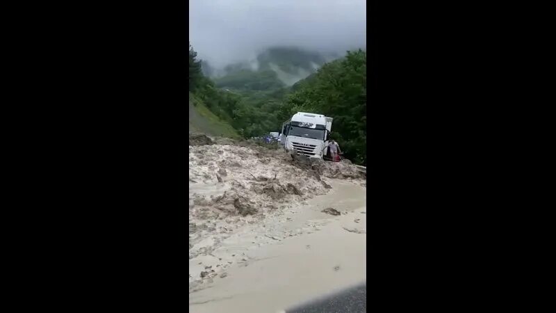 сели в киргизии. оползни карст. сель джубга сочи. наманган сув омбори. дагестан наводнение 2021.