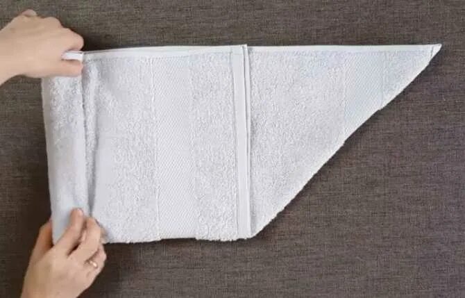 Складывание полотенец в рулонах. Сложить полотенце рулоном. Складываем полотенца красиво. Сворачивание полотенца. Как скрутить полотенце