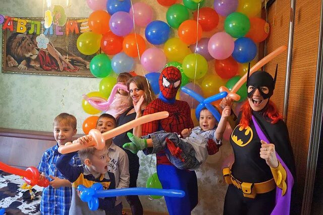 Битва аниматор. Аниматор симка. Костюмы аниматоров для детских праздников. Праздник в стиле монстры на каникулах. Реквизит для аниматоров на детский праздник.