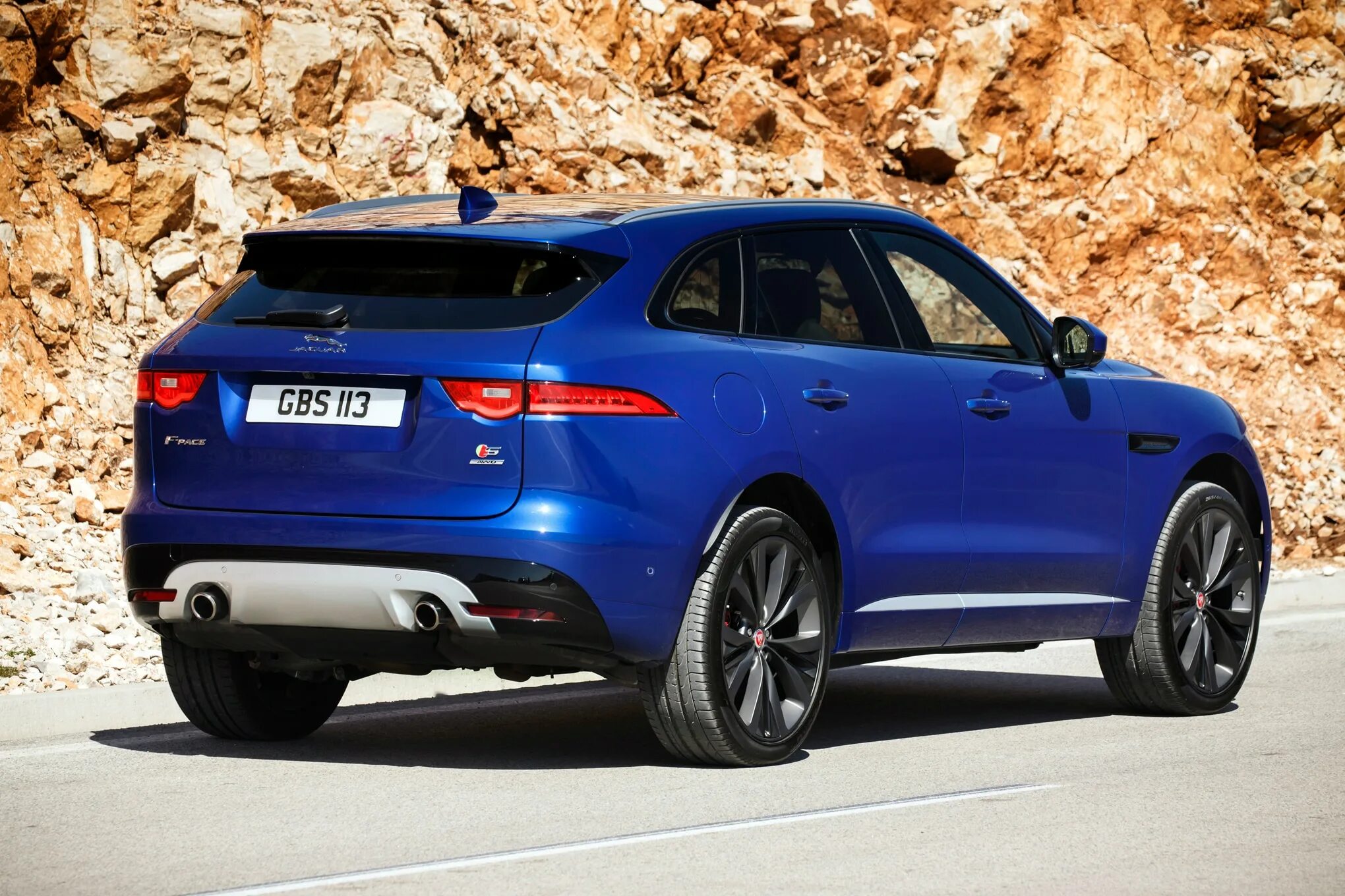 F pace обзор. Jaguar f-pace сзади. jaguar f-pace 2025 зад. ягуар f pace сзади. ягуар f 2017 зад.