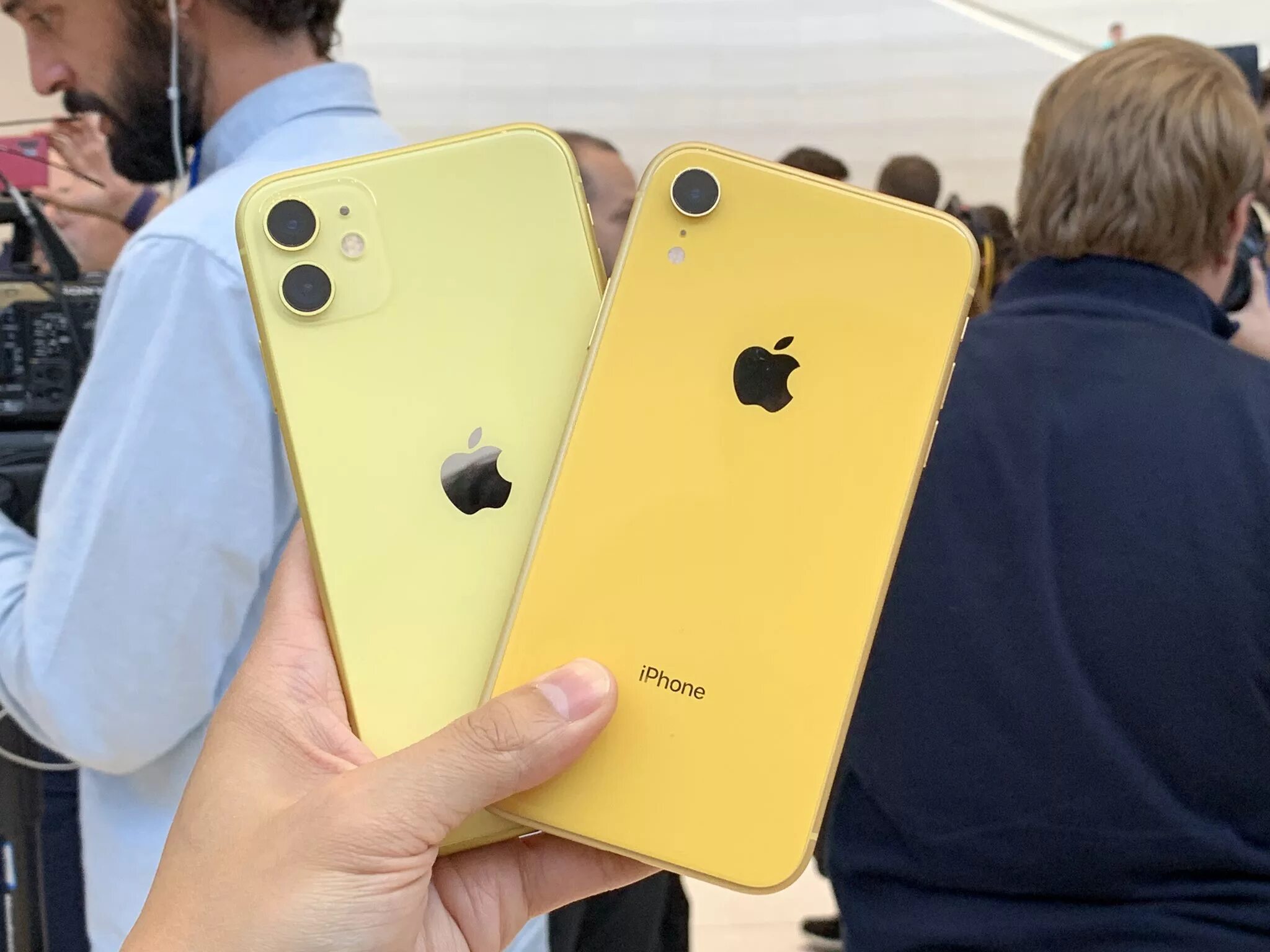 Айфон 11 x. Iphone 11 XR. Iphone 11 Yellow. Iphone 11 XR Yellow. Apple iphone 11 64gb Yellow.