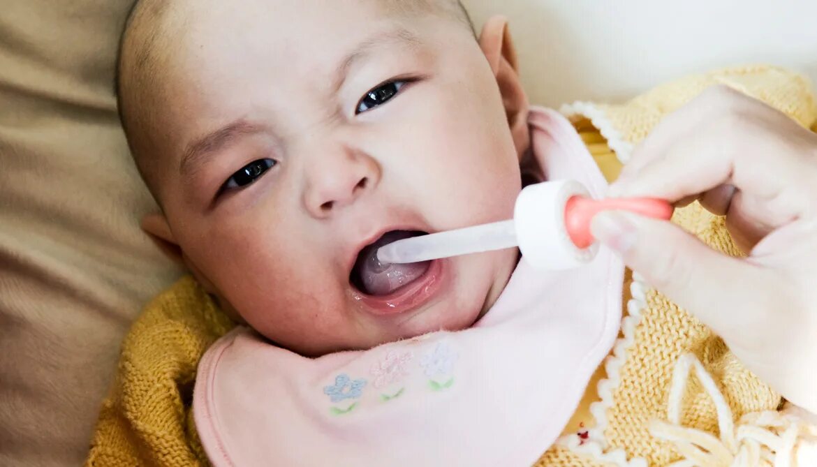 средство для горла для детей новорожденных. 9 месячный ребенок горло. кандидозный стоматит стоматит. ибуфен детский сироп. лекарства от кашля и насморка для грудничков.