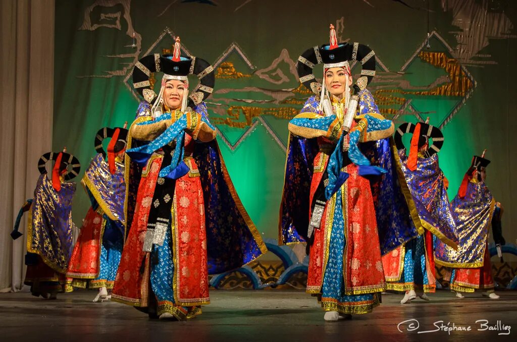 Народный танец монголии. Биелгээ танец монгольский. Танцы монголии. Биелгээ танец монгольский. Биелгээ танец монгольский.