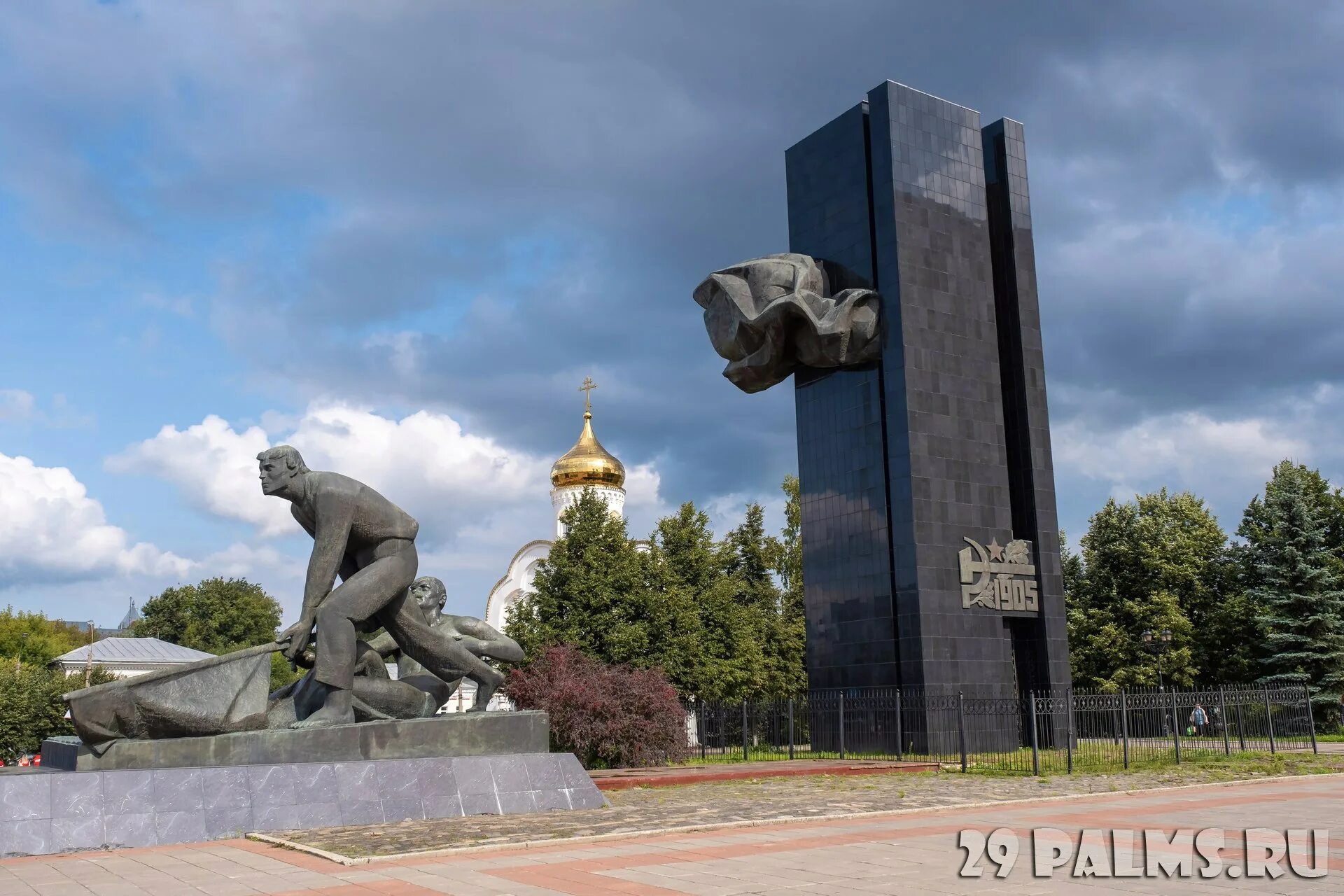 Иваново город революции. Площадь революции Иваново. Памятник на площади революции Иваново. Достопримечательности ивановаплощадь революции. Иваново памятник революции 1905.