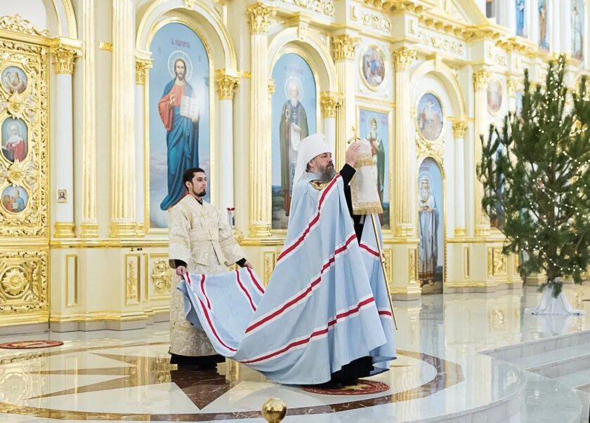 спасский собор пенза литургия. собор пензенских святых. владыка регентует хором семинаристов. спасский собор пенза богослужение. богослужение в спасском соборе пенза.