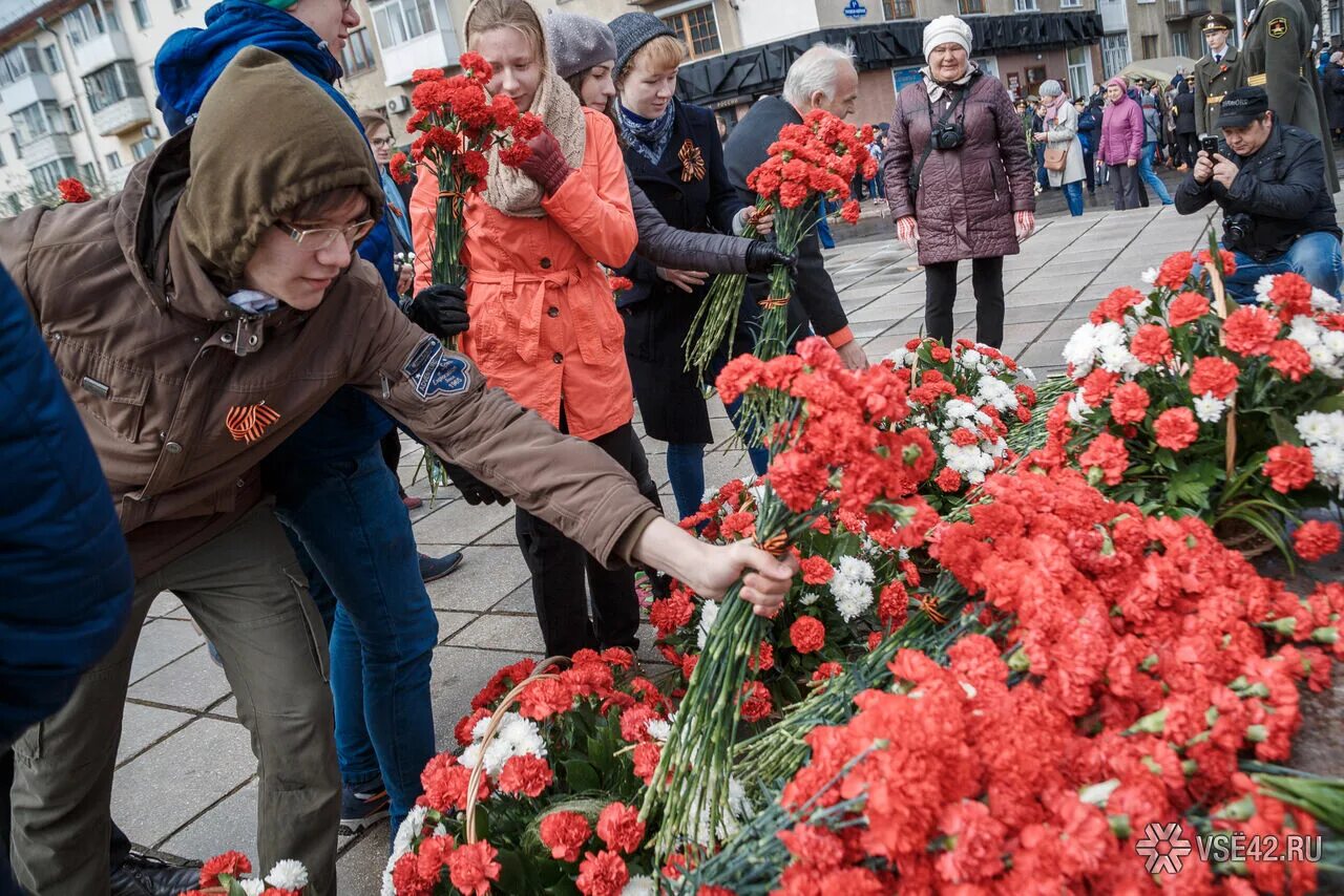 Канал победа кемерово. День Победы Кемерово. Праздничный митинг 9 мая. Май Кемерово. Митинг 9 мая картинки.