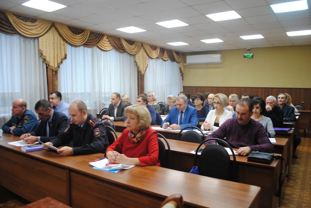 Сайт образования павловского. Управление образования Павловский Посад. Департамент образования Павловский Посад. Начальник образования Павловский Посад. Зам администрации Павлово-Посадского по безопасности.