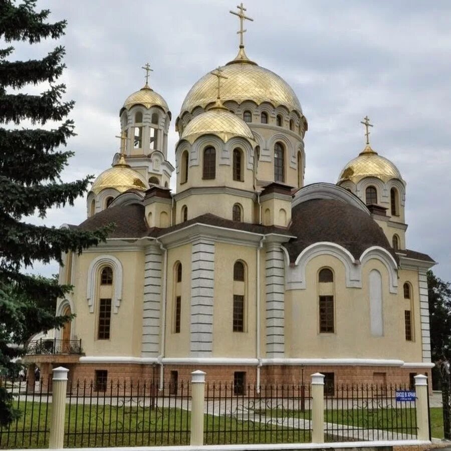 Кбр церкви. Церковь нальчик мальбахова. Церковь марии магдалины нальчик. Собор марии магдалины в нальчике архитектура. Кбр церкви.