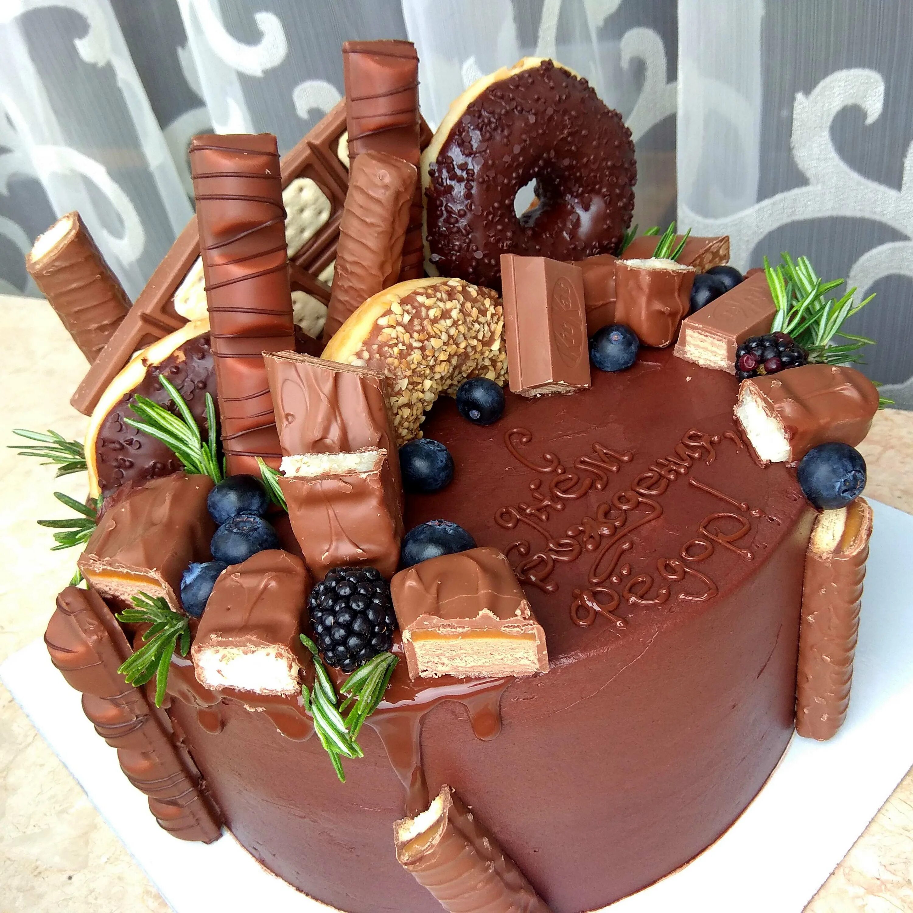 торт из шоколадок. детский шоколадный торт. торт в виде шоколада. торт в виде шоколада. шоколадный торт для мужчины.