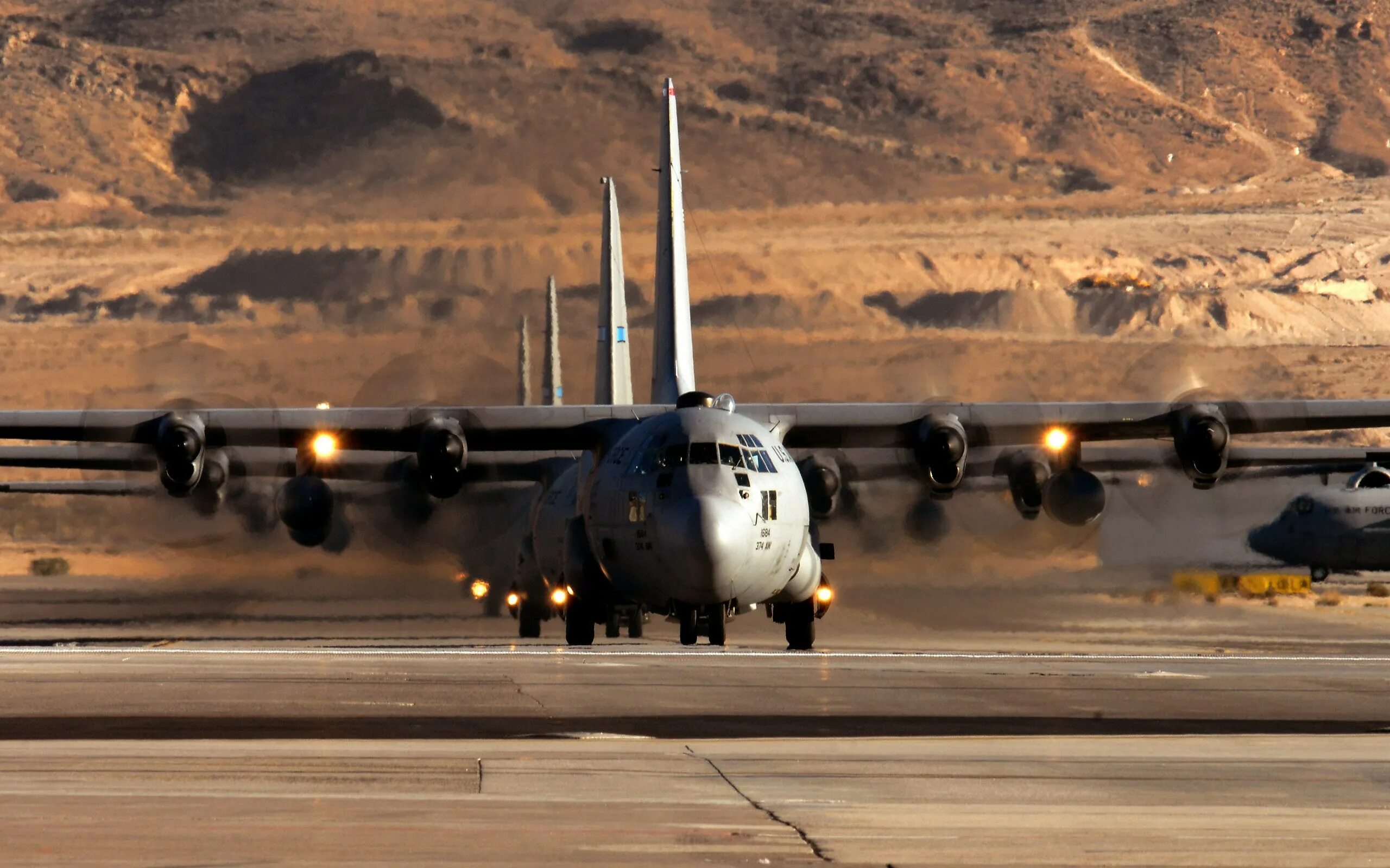 Самолет Hercules c130. C-130 Hercules. Самолёт Lockheed c-130 Hercules. Lockheed c-130 Hercules боевой.