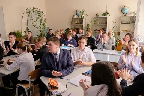 Мы учимся в выпускном классе осложнить