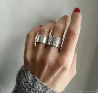 Металлические кольца широкие