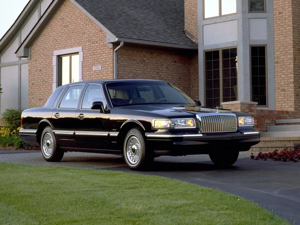 Town car 3. Линкольн Таун кар. Lincoln Town car. Линкольн Таун кар 1994. Lincoln Town car 1994.