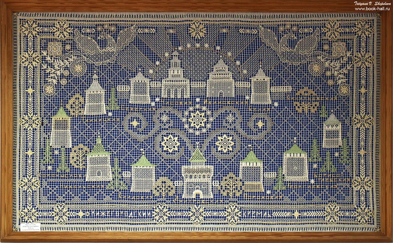 Крестецкая строчевая вышивка. Фабрика гипюр чкаловск. Выставочный зал горьковский гипюр. Нижегородский горьковский чкаловский гипюр. Крестецкая строчка вышивка.