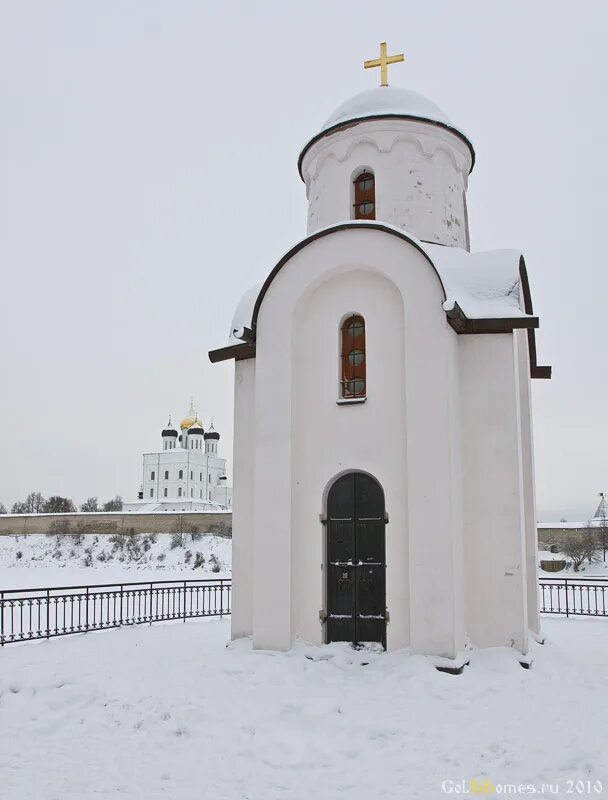 Часовня княгини ольги. Псков часовня воз городского пляжа. Княгиня ольга набережная псков. Ольгинская часовня псков. Часовня княгини ольги в пскове.