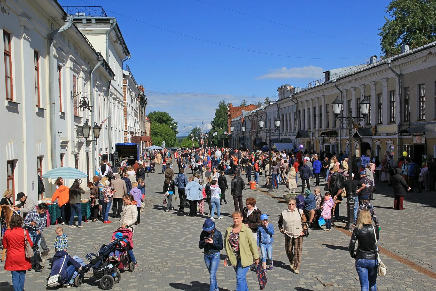 Спасская улица Вятский Арбат. Вятский Арбат Киров. Кировский Арбат пешеходная улица в Кирове. Пешеходная улица Спасская Киров. 30 июня 2015 г