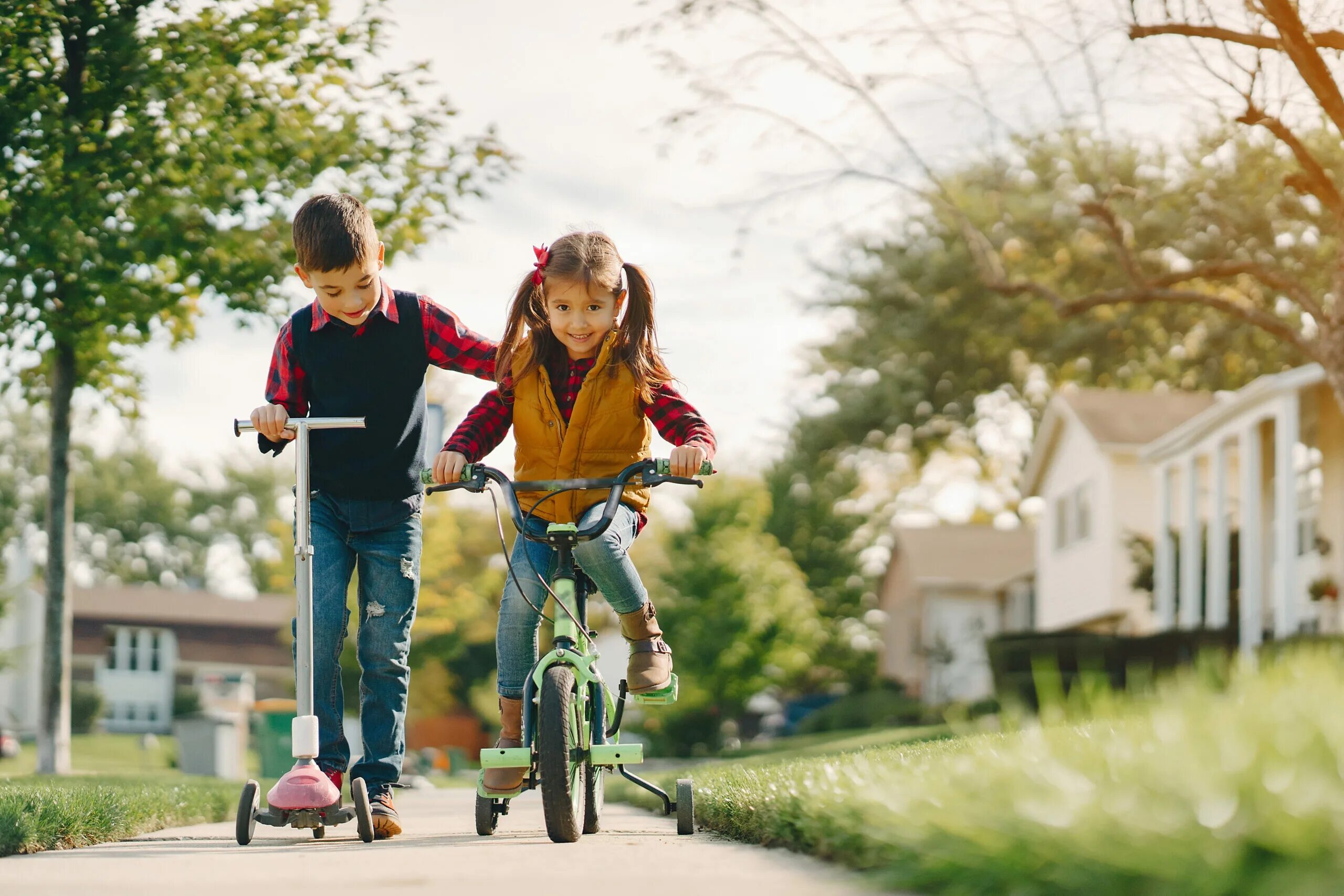 Your brother a bike. Научиться кататься на велосипеде. Your brother a bike. Your brother a bike. Мальчишки на велосипедах фото.