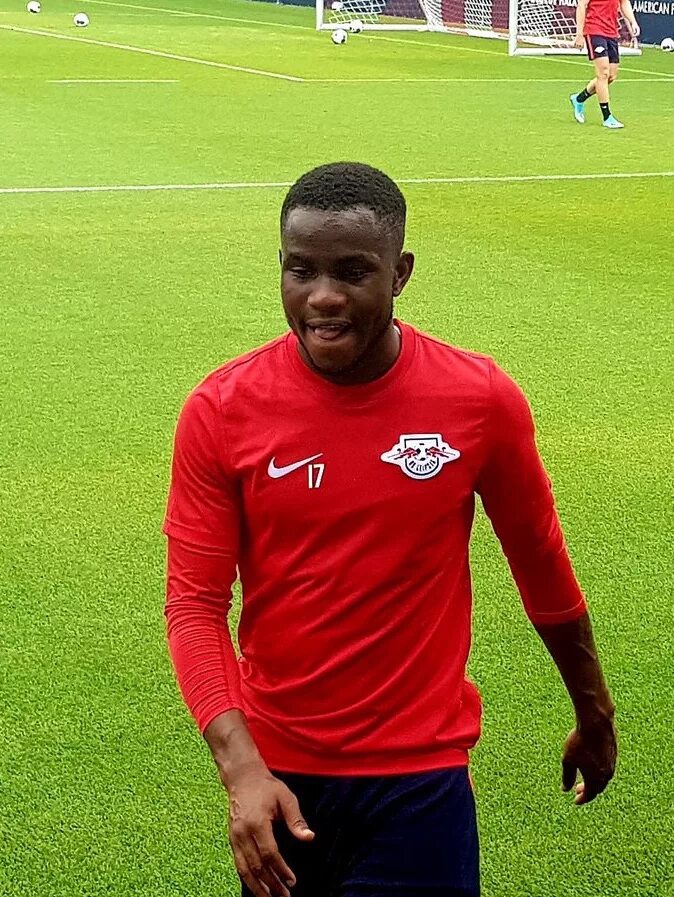 Локман футболист. Локман футболист. Локман футболист. Lookman charlton. Локман футболист.