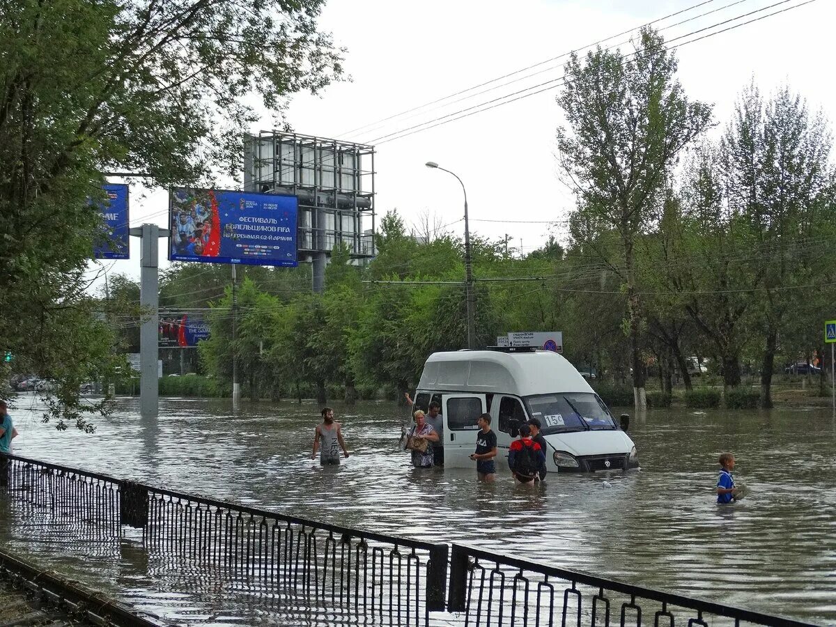 Где закончится дождь. Ливень в Волгограде. Наводнение в Волгограде. Сильные ливни Волгоград. Потоп в Волгограде.