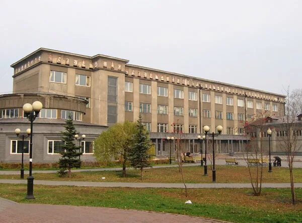 Тоннель кмк новокузнецк история. Кузнецкий металлургический комбинат новокузнецк. Тоннель завод кмк новокузнецк. Дворец культуры металлургов новокузнецк. Проходная кмк.