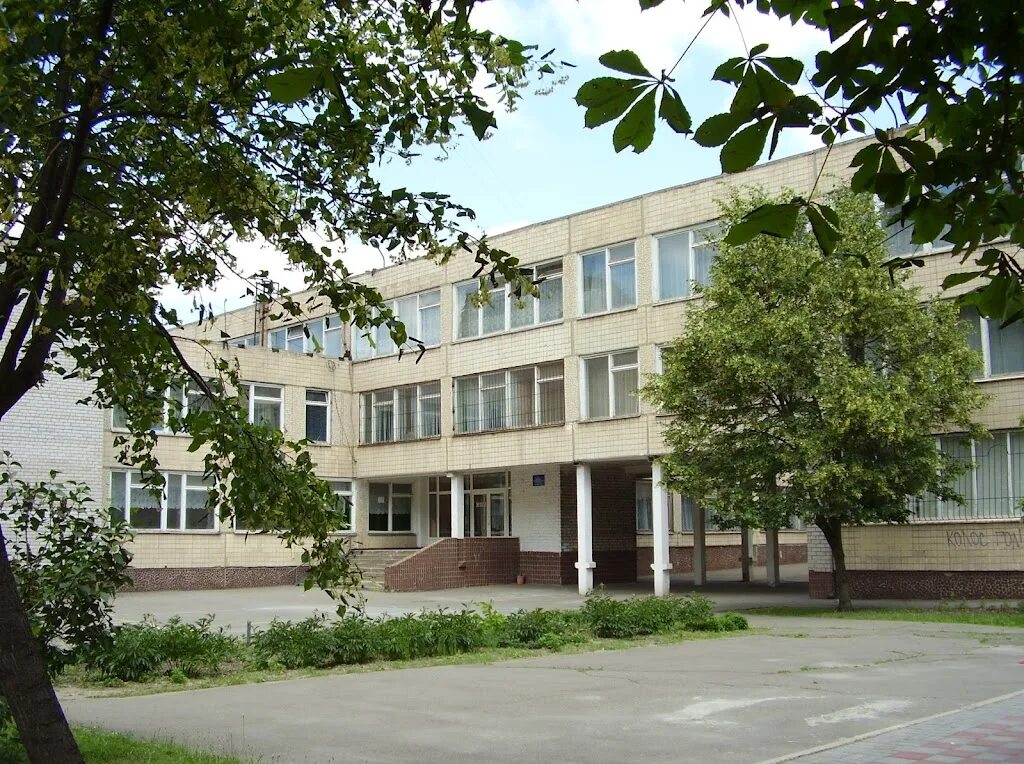 Кривой рог фото 7 заречный. Синеводская 2, кривой рог. Улица кривая энгельс. Кривой рог спальные районы. Улица кривая энгельс.