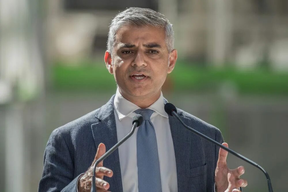 Мэр лондона 2023. Мэр по английски. Садик аман хан. Sadiq khan мэр лондона. Мэр по английски.