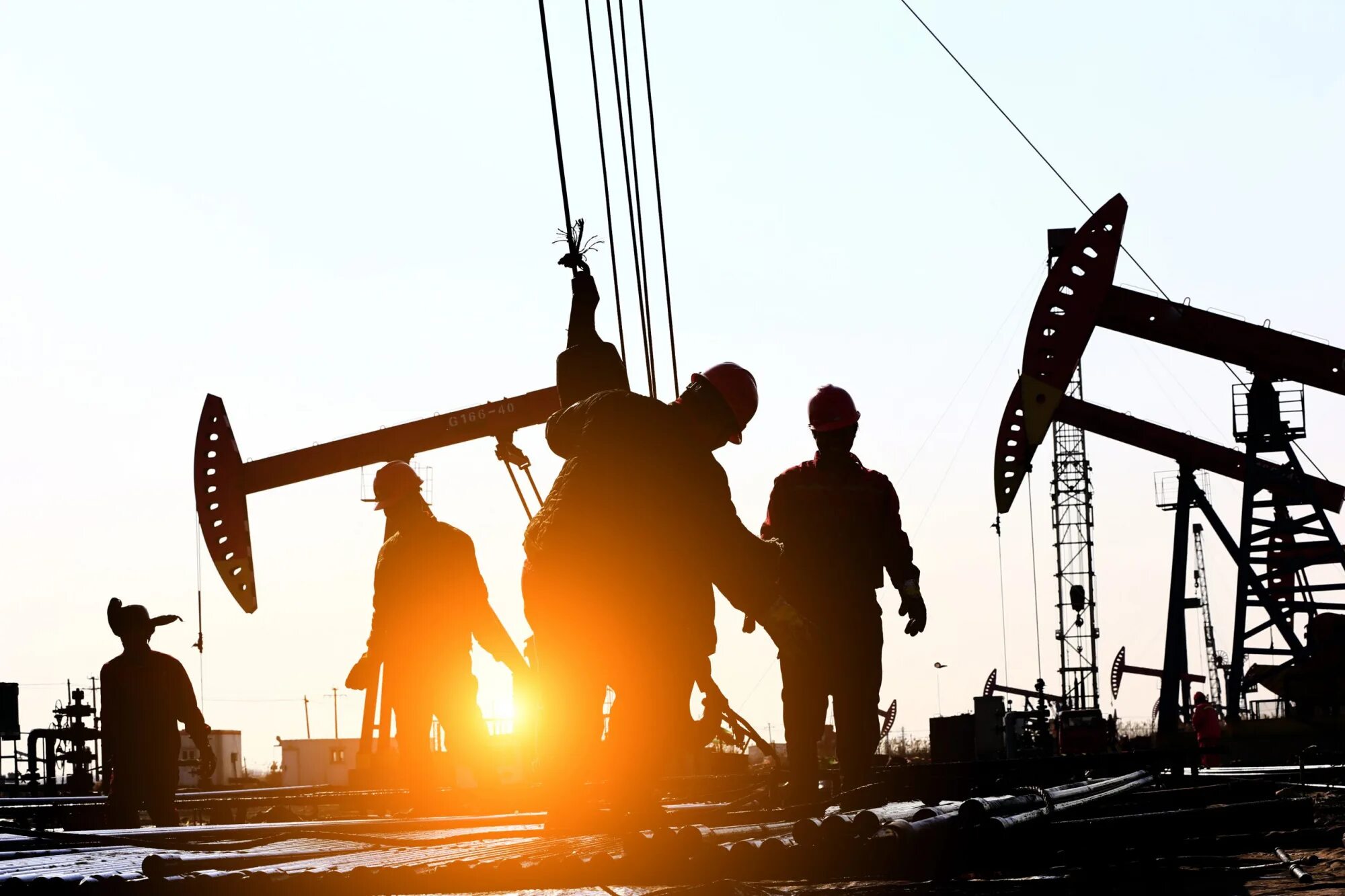 Нефтяная промышленность входит в. Добыча нефти. нефтяная промышленность. добыча нефти нефти. нефтедобывающая промышленность.