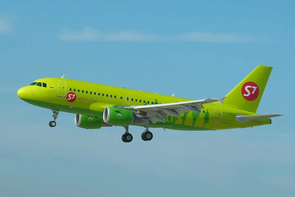 S7 airlines москва. Самолёты авиакомпании s7 Airlines. Самолёты s7 Airlines Авиапарк. Аэробус а 320 Тунис. S7 Airlines авиакомпания Андижон.