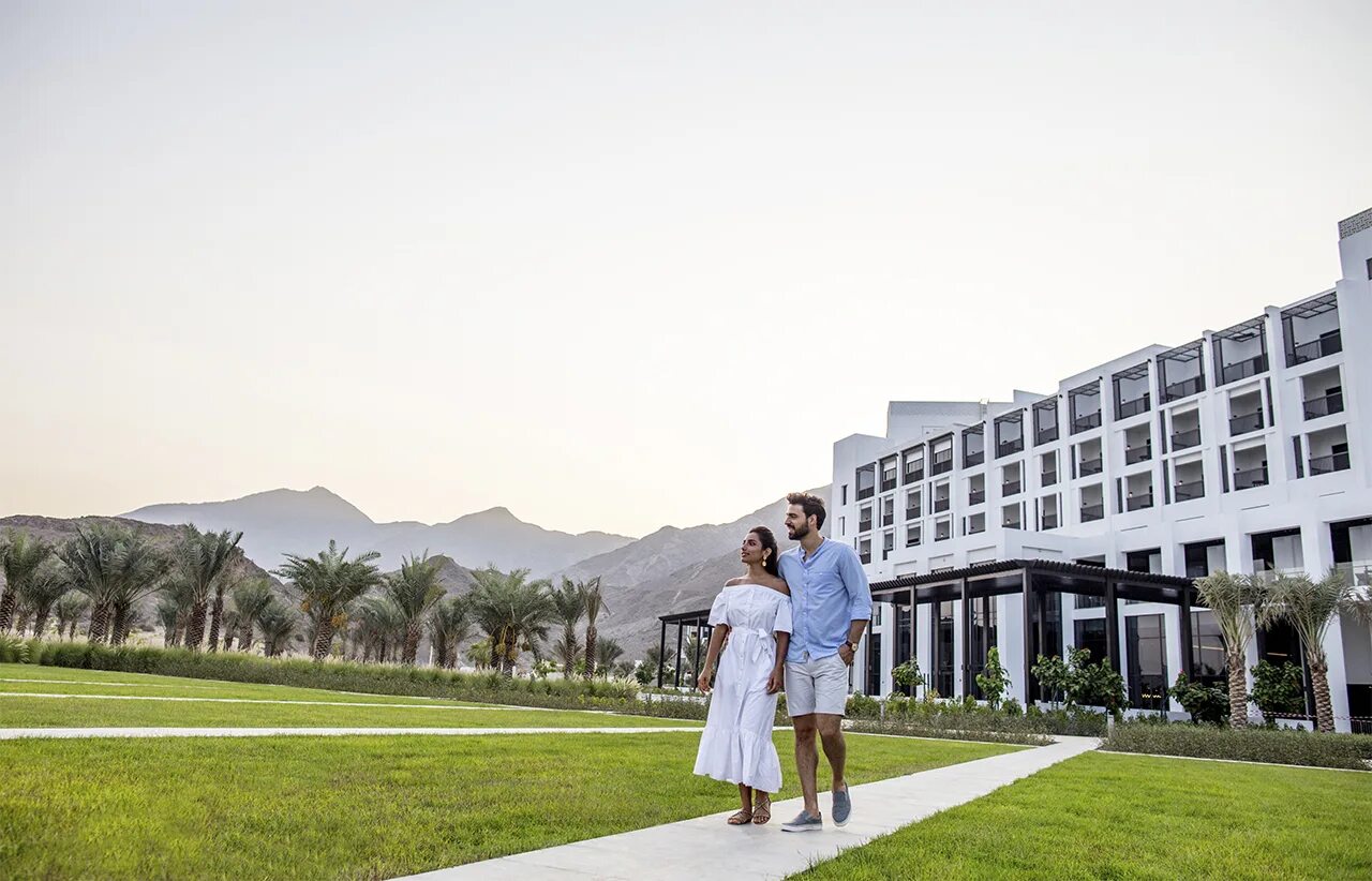 Отель fujairah оаэ. Интерконтиненталь Фуджейра Резорт 5. INTERCONTINENTAL Fujairah Resort 5 ОАЭ. Интерконтиненталь Дубай Фуджейра. INTERCONTINENTAL Fujairah Resort 5 пляж.