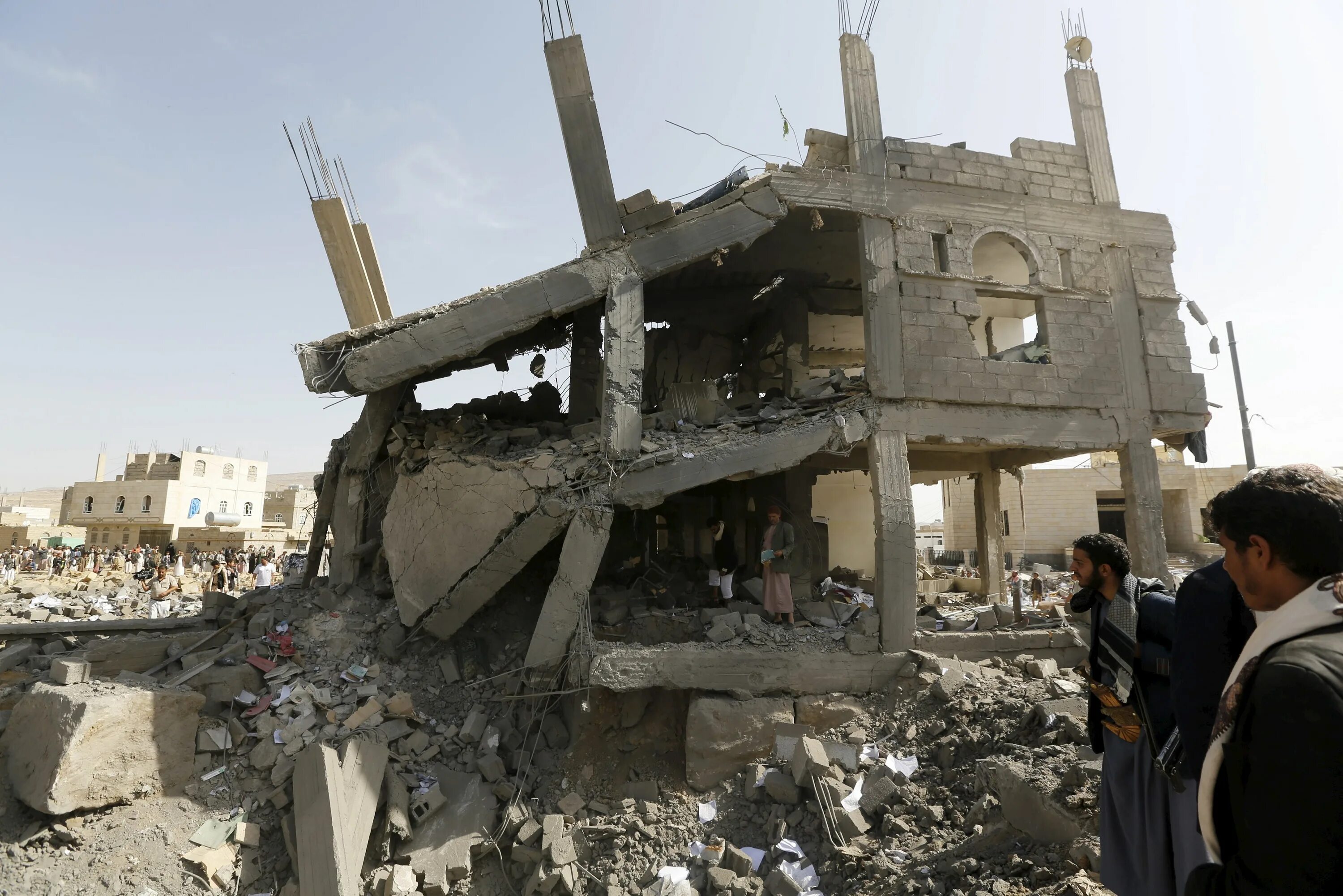 Амран Йемен. Разрушкрия Йемена. Йемен здания.