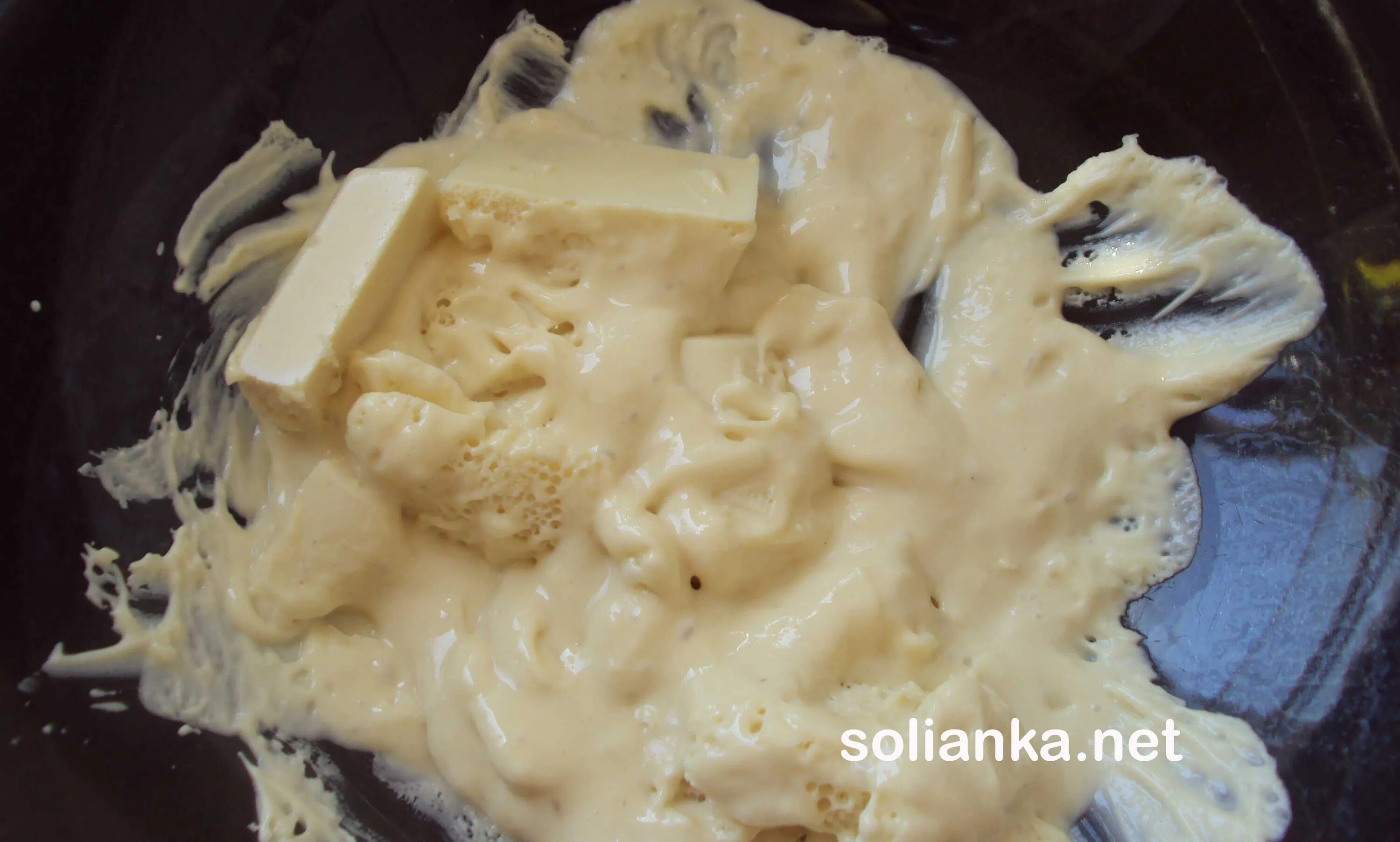 Как растопить белый шоколад. Белый шоколад на водяной бане. Белый шоколад растопленный. Белый шоколад на водяной бане. Белый шоколад на 100 гр сахара.