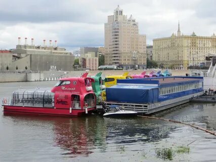 Судна на москве реке