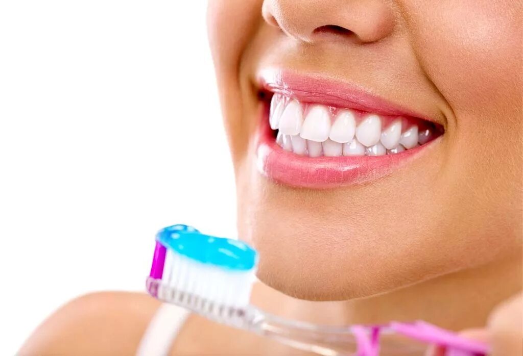 Красивые зубы. Зубная паста. Гигиена полости рта. Зубы и зубная паста. Можно чистить зубы в рамадан зубной пастой