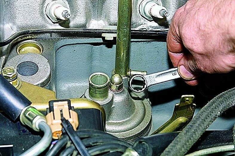 Сапун ваз 21214. Вывод сапунов на ниве 21213. Сапун нива 21213. Сапун нива 21213. Сапун заднего моста 21214.