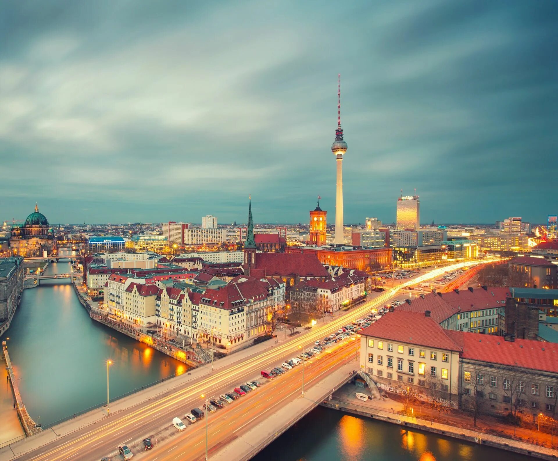 Современный берлин. Германия берлин. Покажи мне город берлин. Даже берлин. Берлин мультикультурный город.
