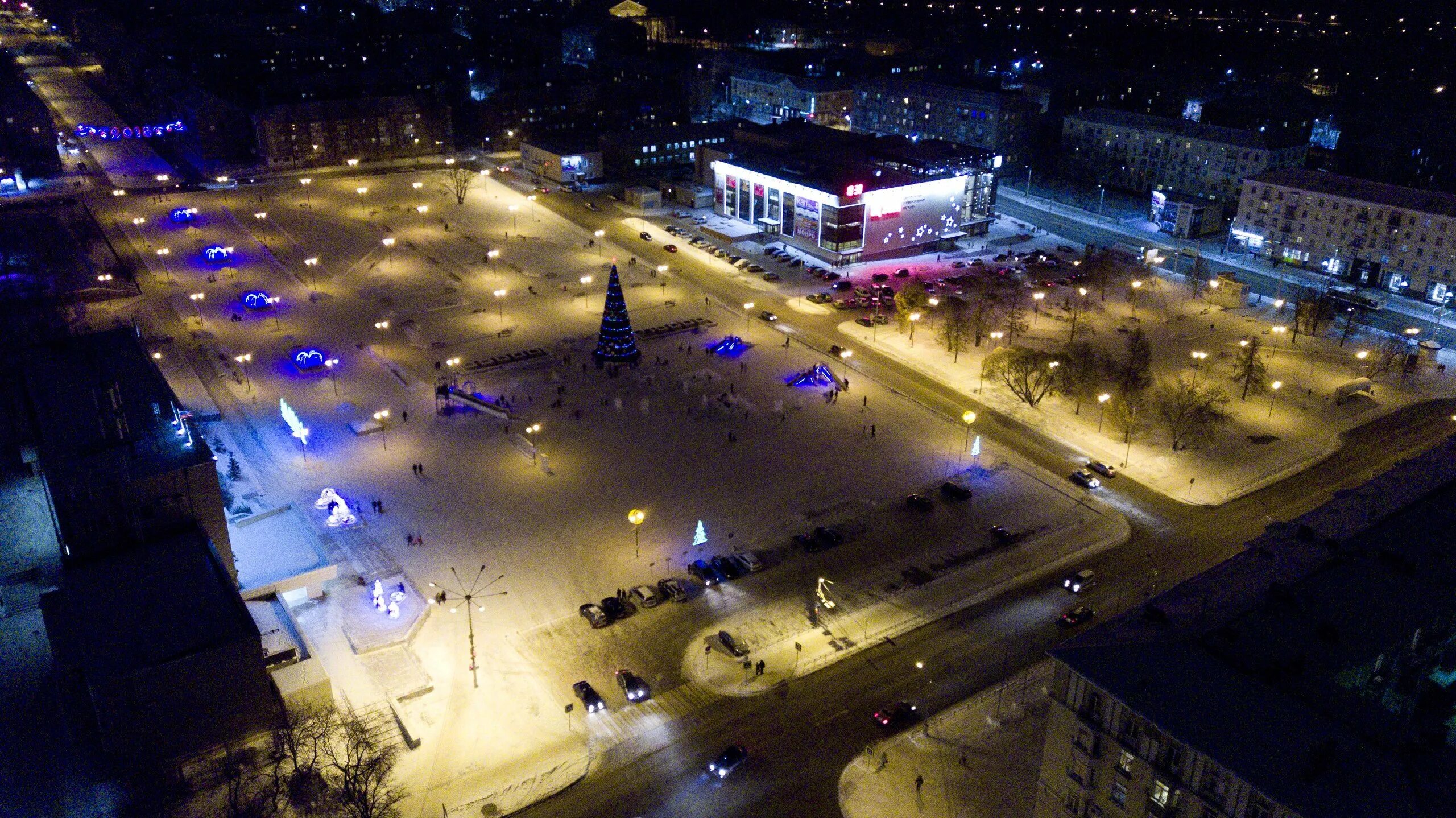 Центр города березники. Советская площадь Березники. Город Березники Пермский край Советская площадь. Березники Пермский край Главная площадь. Центр города Березники Советская площадь.