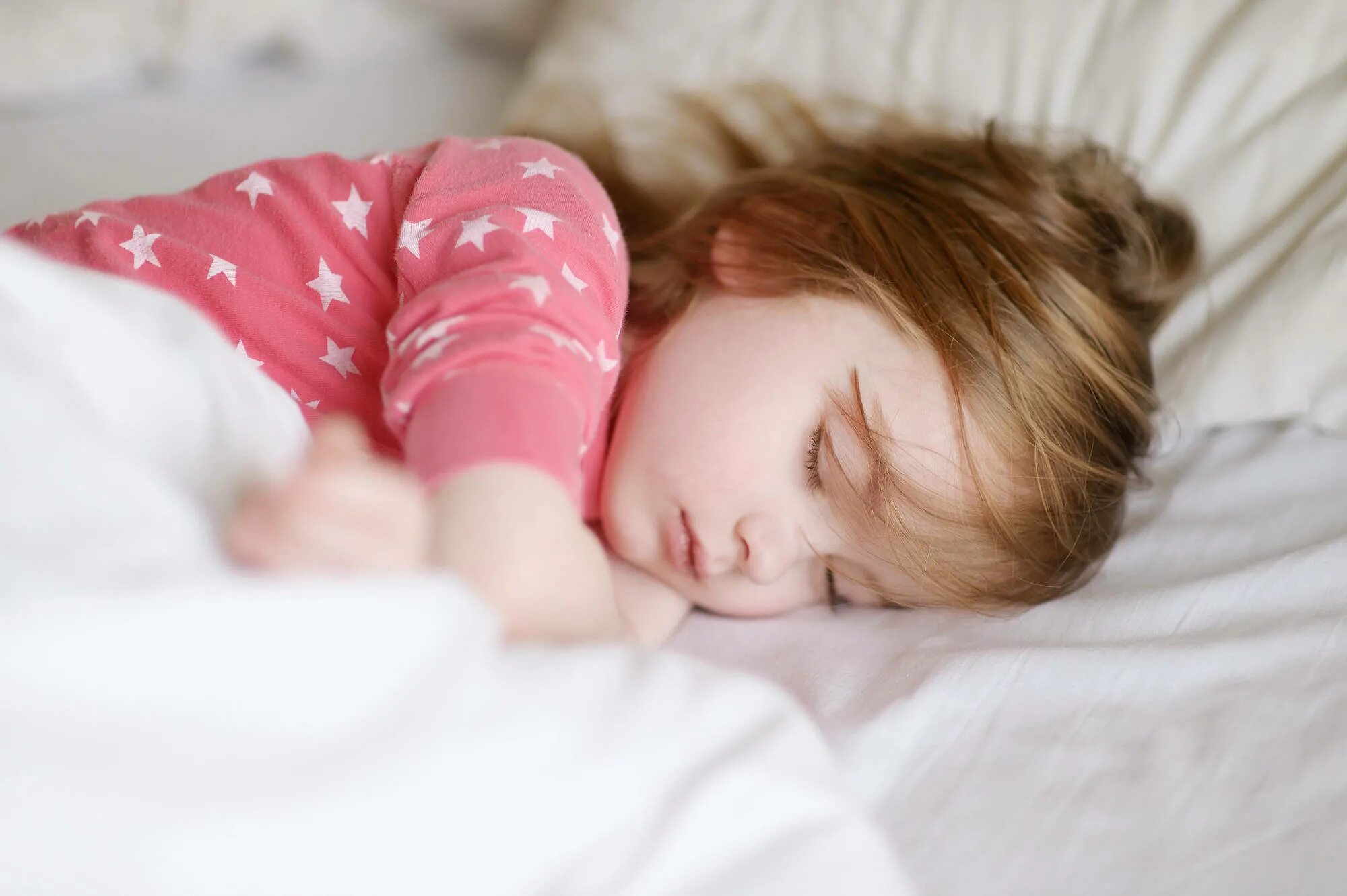 Дети считают что взрослые спать. Спящий ребенок. Спящие малыши.