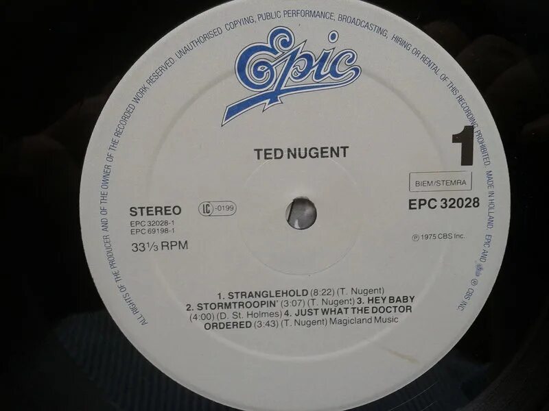 распродажа винила.