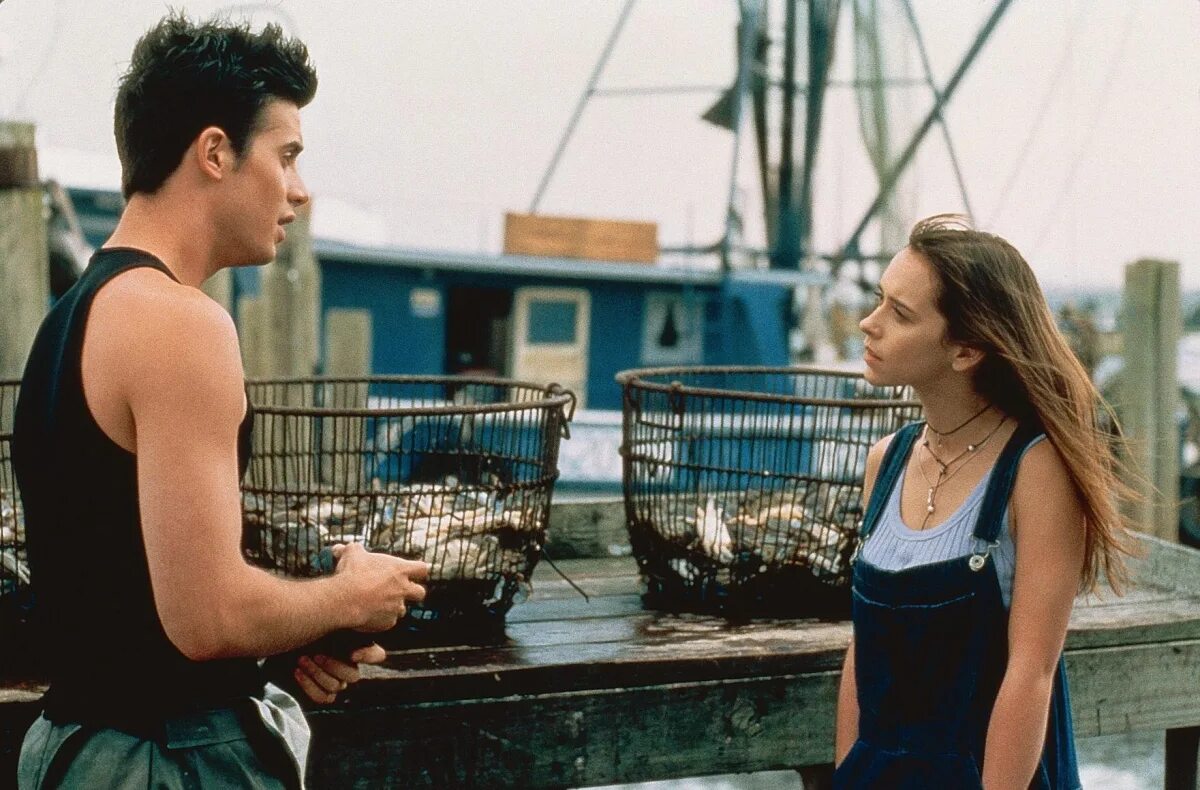 Он вспомнил как прошлым летом был. Дженнифер лав хьюитт 1997. Он вспомнил как прошлым летом был. Воспоминания о прошлом. Я знаю что вы сделали прошлым летом.