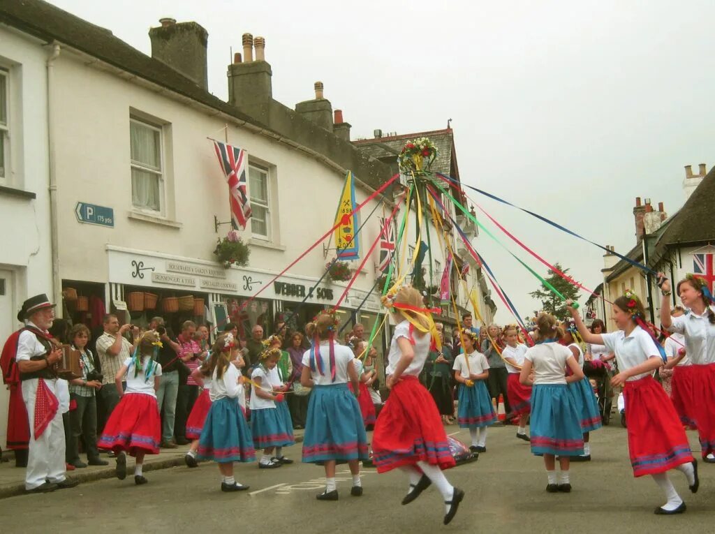 Майский праздник в Великобритании (May Day). Праздник Maypole в Великобритании. Белтейн Майское дерево. Мэй Дэй в Великобритании.