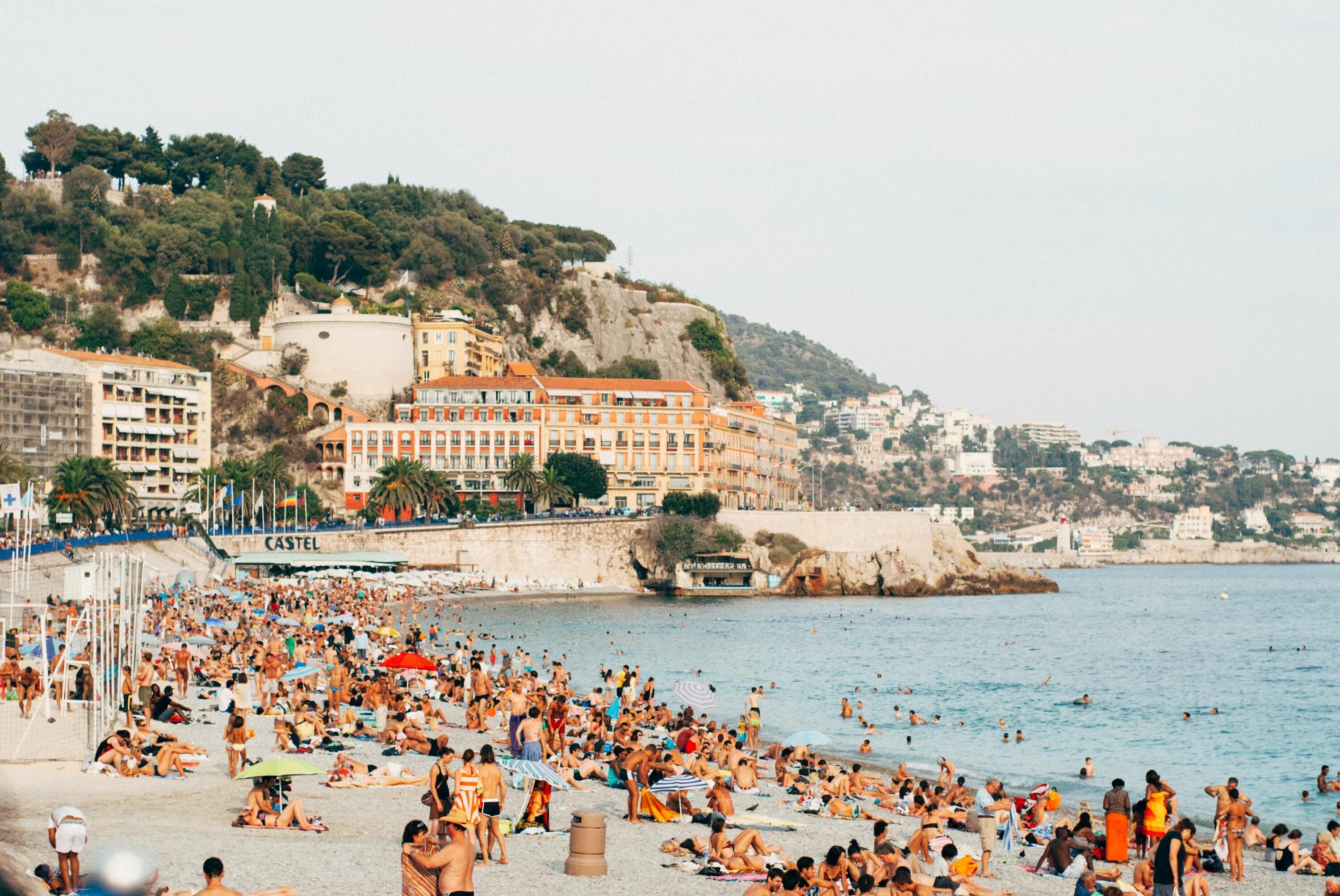 Nice beach. Лазурный берег Франции Ницца. Ницца Франция пляжи. Канны Лазурный берег. Ницца Франция Лазурный берег пляж.