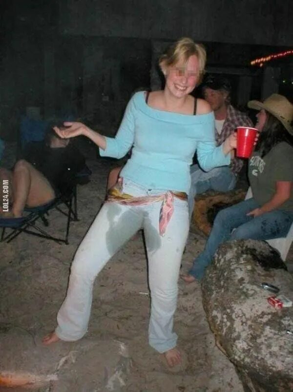 Пьяные женщины 2024. Красивая пьяная девушка. Пьющая женщина. Прикольные пьяные девушки. Красивая пьяная девушка.