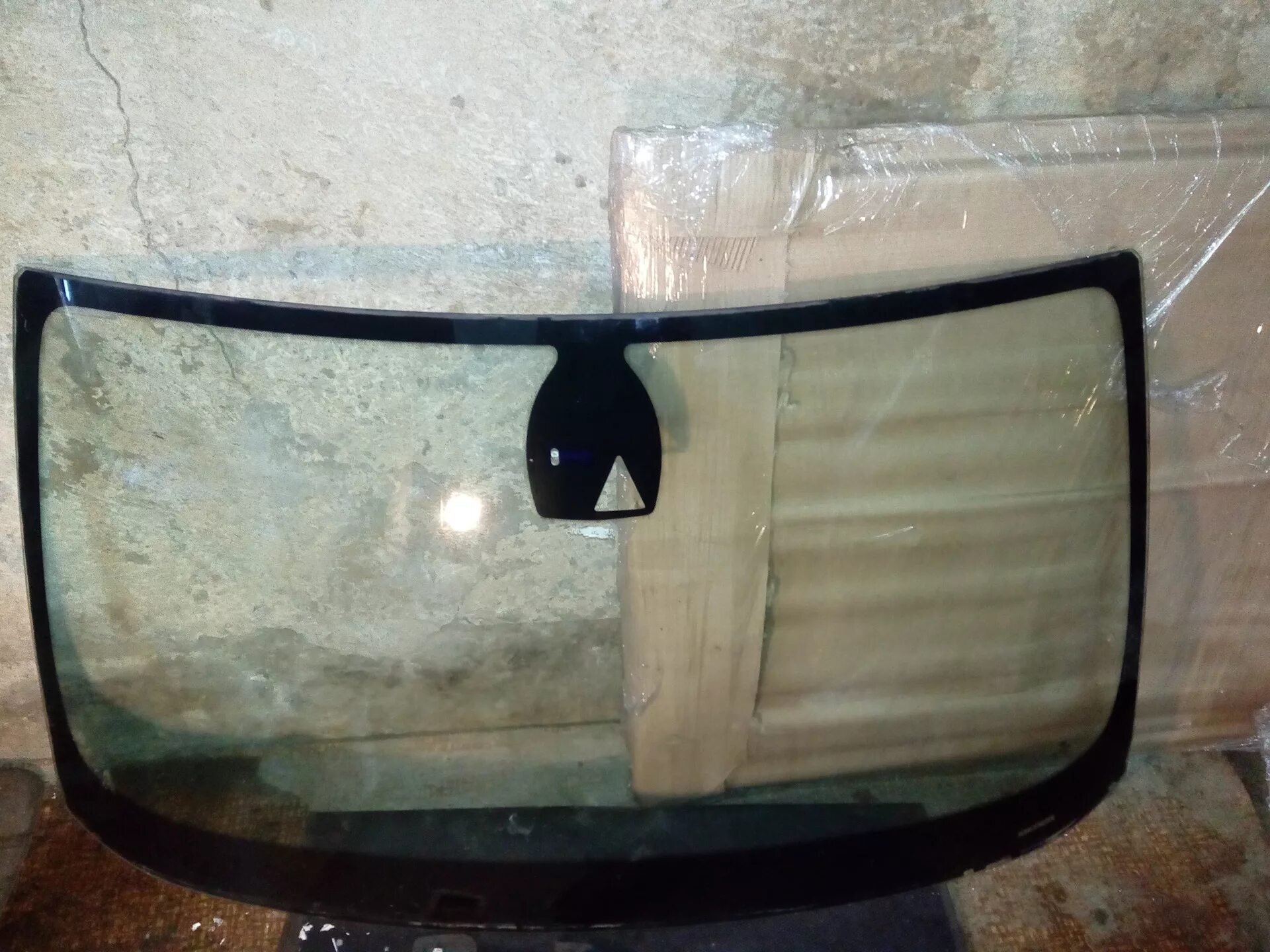 Лобовое стекло бмв е60 fyg. Стекло бмв. Стекло лобовое bmw e39 2002. Оригинальное стекло bmw. Лобовое стекло bmw g20.