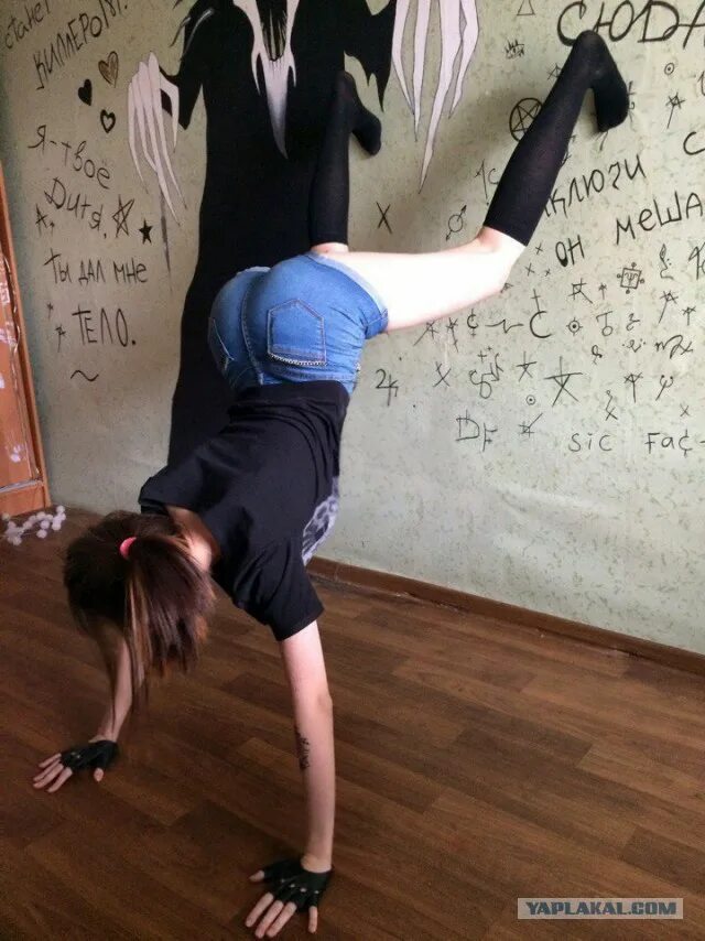 Унижение девочки