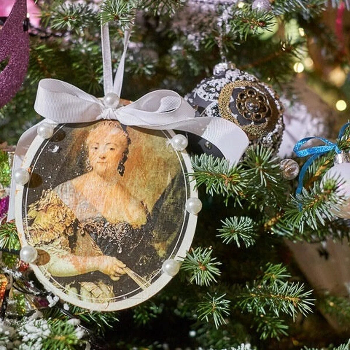 Конкурс новогодней игрушки в эрмитаже. Конкурс елочной игрушки эрмитаж. новогодняя игрушка для эрмитажа. конкурс волшебство новогодние игрушки.