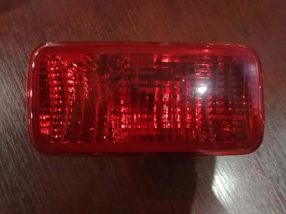 Лансер 9 задние противотуманки. Задние противотуманные фонари. Фонарь задний противотуманный уаз. Фонарь противотуманный задний красный. Задние противотуманные фары на машине.